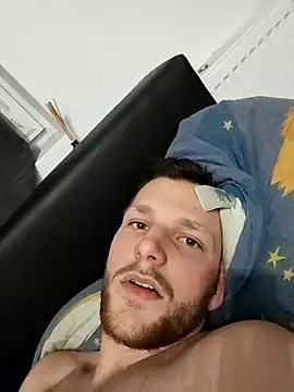 Snapshot of Cosmin224451 chatting on December 3, 9:46 pm Cosmin224451 online show from December 3, 9:46 pm