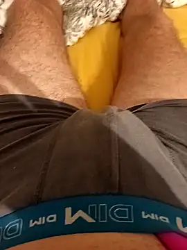 Snapshot of Dam70 chatting on October 3, 8:28 pm Dam70 online show from October 3, 8:28 pm