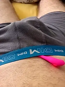 Snapshot of Dam70 chatting on October 18, 11:33 am Dam70 online show from October 18, 11:33 am