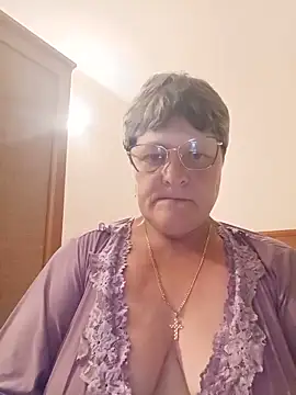 Snapshot of ElzaJewel chatting on June 21, 8:44 pm ElzaJewel online show from June 21, 8:44 pm