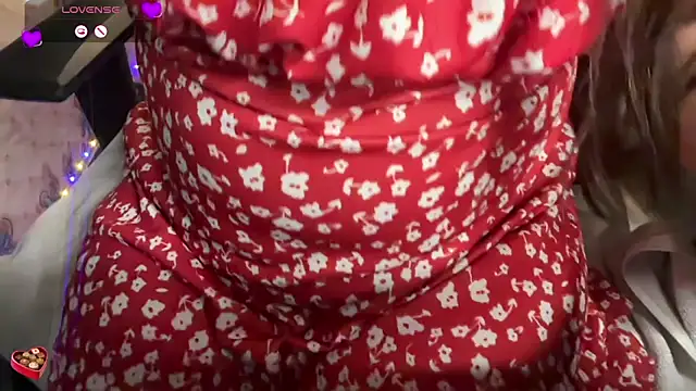 Snapshot of EZ_shuvani chatting on November 29, 10:18 am EZ shuvani online show from November 29, 10:18 am