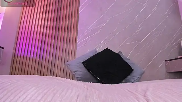 Snapshot of ariana_jhonson1 chatting on November 24, 12:16 pm ariana jhonson1 online show from November 24, 12:16 pm