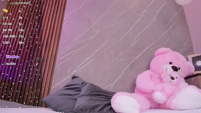 Snapshot of ariana_jhonson1 chatting on November 25, 12:05 pm ariana jhonson1 online show from November 25, 12:05 pm