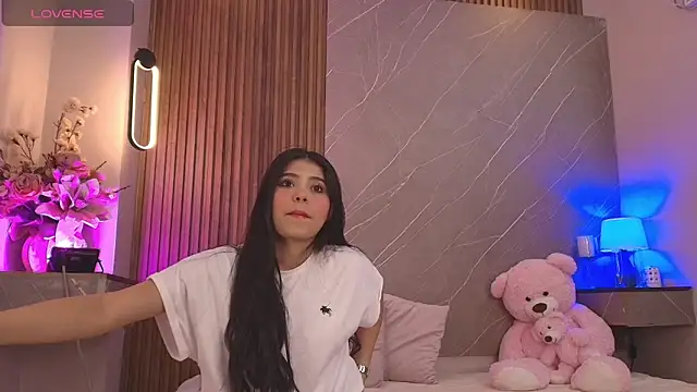 Snapshot of ariana_jhonson1 chatting on June 9, 12:39 pm ariana jhonson1 online show from June 9, 12:39 pm