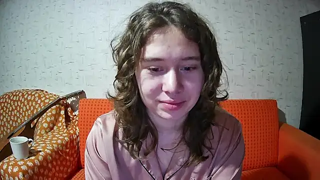 Snapshot of girliemilk chatting on November 17, 9:20 pm girliemilk online show from November 17, 9:20 pm