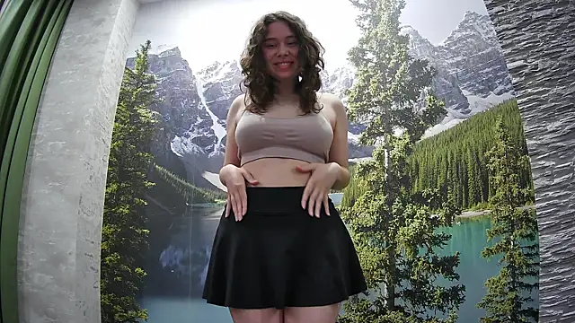 girliemilk online show from May 6, 7:30 pm