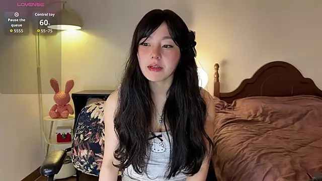 nanaliu6 online show from May 19, 1:11 am