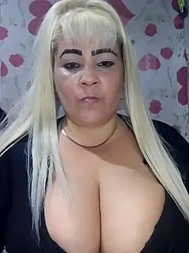 Snapshot of BonniAdams chatting on November 18, 11:59 pm BonniAdams online show from November 18, 11:59 pm