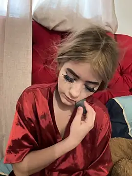 Snapshot of akirahattori chatting on October 8, 4:37 pm akirahattori online show from October 8, 4:37 pm