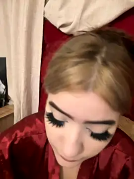 Snapshot of akirahattori chatting on October 14, 3:18 am akirahattori online show from October 14, 3:18 am