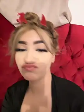 Snapshot of akirahattori chatting on October 16, 2:23 am akirahattori online show from October 16, 2:23 am