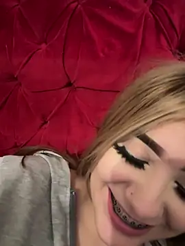 Snapshot of akirahattori chatting on October 17, 4:37 am akirahattori online show from October 17, 4:37 am