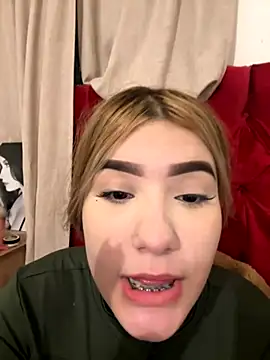 Snapshot of akirahattori chatting on November 11, 6:13 am akirahattori online show from November 11, 6:13 am