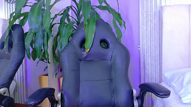 triana crimson online show from March 10, 2:55 pm