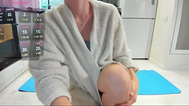 Snapshot of Katya_yoga chatting on November 22, 4:55 am Katya yoga online show from November 22, 4:55 am