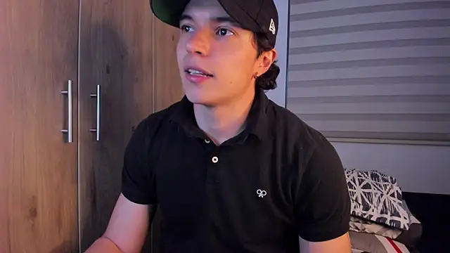 Snapshot of Mastrangelo_xxx chatting on October 23, 3:06 am Mastrangelo xxx online show from October 23, 3:06 am