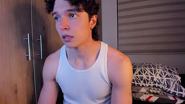 Snapshot of Mastrangelo_xxx chatting on October 24, 2:52 am Mastrangelo xxx online show from October 24, 2:52 am