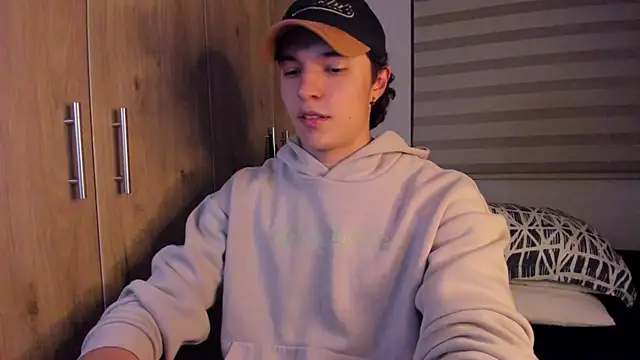 Snapshot of Mastrangelo_xxx chatting on October 27, 3:10 am Mastrangelo xxx online show from October 27, 3:10 am