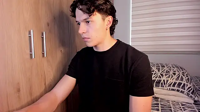 Snapshot of Mastrangelo_xxx chatting on November 21, 8:29 pm Mastrangelo xxx online show from November 21, 8:29 pm