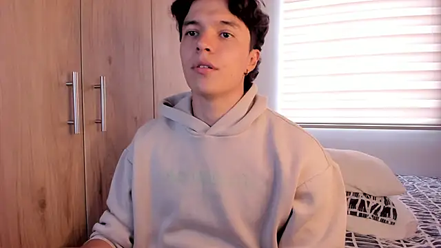 Snapshot of Mastrangelo_xxx chatting on November 25, 8:09 pm Mastrangelo xxx online show from November 25, 8:09 pm