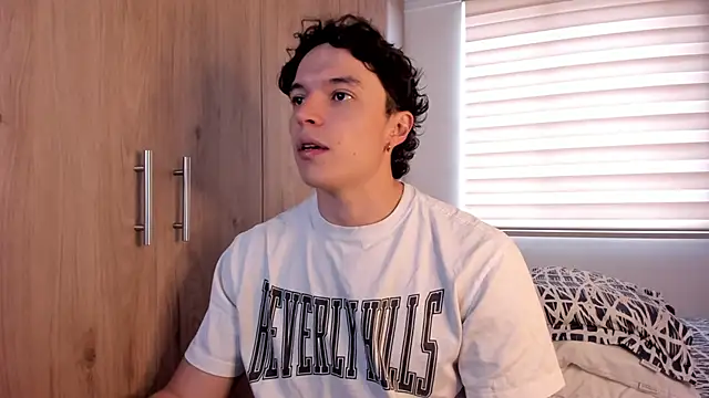 Snapshot of Mastrangelo_xxx chatting on November 29, 8:23 pm Mastrangelo xxx online show from November 29, 8:23 pm