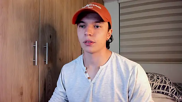 Snapshot of Mastrangelo_xxx chatting on December 4, 3:05 am Mastrangelo xxx online show from December 4, 3:05 am