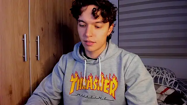 Snapshot of Mastrangelo_xxx chatting on December 20, 3:57 am Mastrangelo xxx online show from December 20, 3:57 am