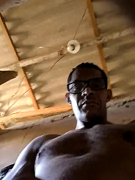 Snapshot of Renato571 chatting on April 4, 7:22 pm Renato571 online show from April 4, 7:22 pm