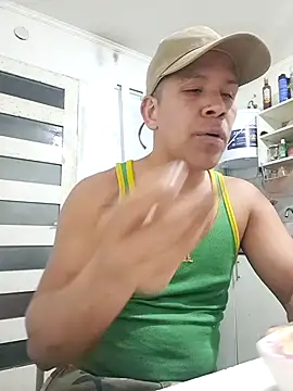 Snapshot of liamlara chatting on October 1, 2:17 am liamlara online show from October 1, 2:17 am