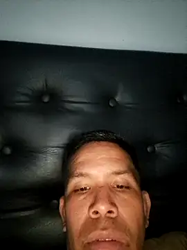 Snapshot of liamlara chatting on October 20, 12:22 am liamlara online show from October 20, 12:22 am