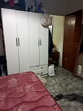 Snapshot of liamlara chatting on November 6, 2:23 am liamlara online show from November 6, 2:23 am