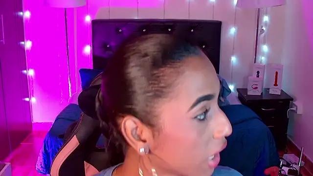 Snapshot of Alissemasiel chatting on February 3, 4:56 pm Alissemasiel online show from February 3, 4:56 pm