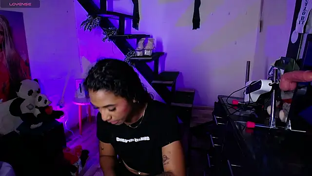 Snapshot of Alissemasiel chatting on March 17, 12:04 am Alissemasiel online show from March 17, 12:04 am