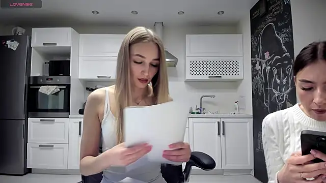 Snapshot of lisenok chatting on May 27, 6:27 pm lisenok online show from May 27, 6:27 pm