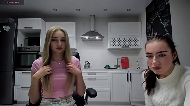 Snapshot of lisenok chatting on June 17, 9:16 pm lisenok online show from June 17, 9:16 pm