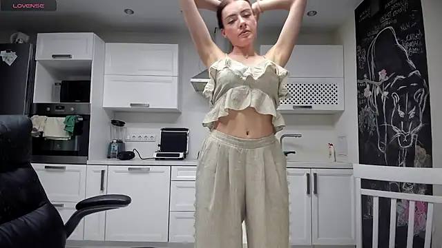 Snapshot of lisenok chatting on June 23, 9:02 pm lisenok online show from June 23, 9:02 pm