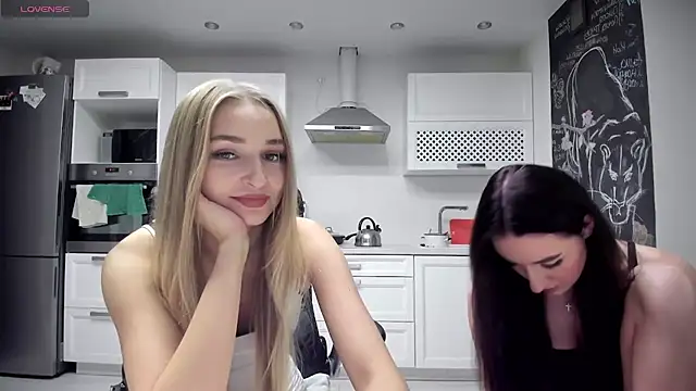 Snapshot of lisenok chatting on July 6, 9:17 pm lisenok online show from July 6, 9:17 pm