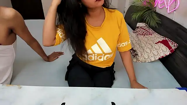 Snapshot of Queen_Couple chatting on September 9, 6:46 am Queen Couple online show from September 9, 6:46 am