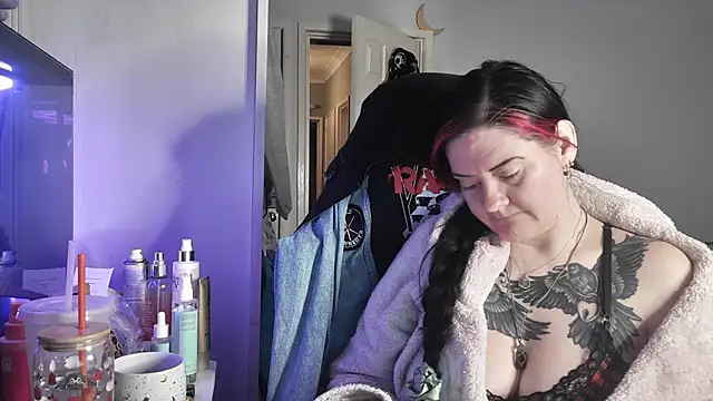 Snapshot of AureliaXOX chatting on December 16, 2:33 pm AureliaXOX online show from December 16, 2:33 pm