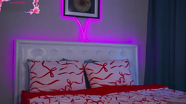 Snapshot of LeaCox_ chatting on November 21, 7:40 am LeaCox online show from November 21, 7:40 am