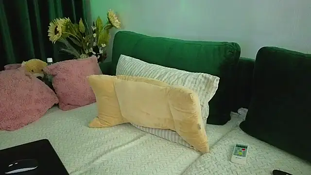 Snapshot of SweetAnia_ chatting on June 29, 7:58 pm SweetAnia online show from June 29, 7:58 pm