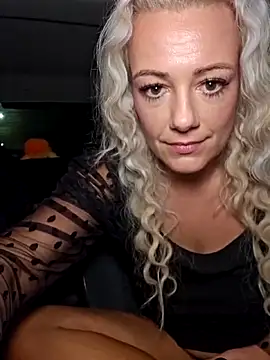 Snapshot of TessaWayne chatting on December 14, 7:51 pm TessaWayne online show from December 14, 7:51 pm