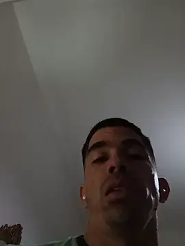 Snapshot of aleds17668 chatting on January 7, 10:56 pm aleds17668 online show from January 7, 10:56 pm