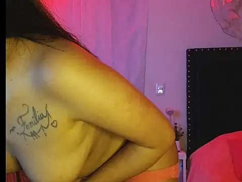 Snapshot of SallyWhitee chatting on March 17, 6:07 am SallyWhitee online show from March 17, 6:07 am