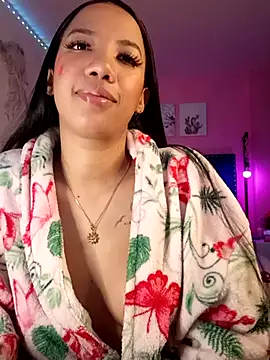 Snapshot of SallyWhitee chatting on May 6, 5:25 am SallyWhitee online show from May 6, 5:25 am
