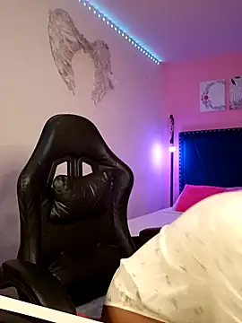 Snapshot of SallyWhitee chatting on May 17, 5:38 am SallyWhitee online show from May 17, 5:38 am