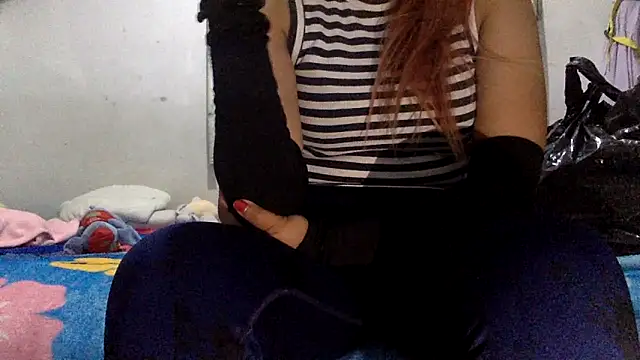sharonlopez9611 online show from June 17, 3:42 am