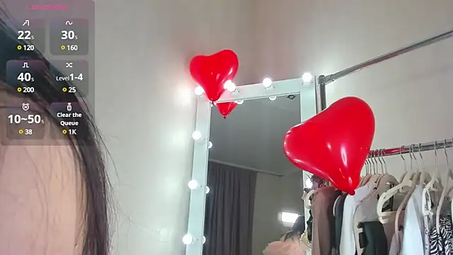 Snapshot of Amely_Li1 chatting on February 14, 1:02 am Amely Li1 online show from February 14, 1:02 am