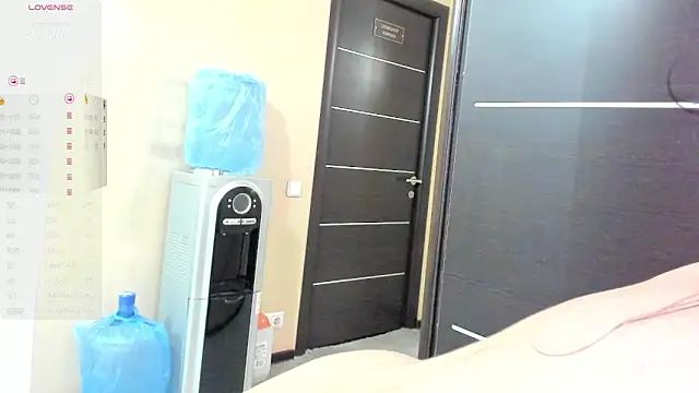 Snapshot of Amely_Li1 chatting on March 12, 7:24 am Amely Li1 online show from March 12, 7:24 am