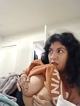 Snapshot of bellaxo chatting on March 9, 6:06 am bellaxo online show from March 9, 6:06 am